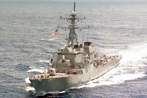 Есмінець США чотири доби лишався без світла і води в Південнокитайському морі