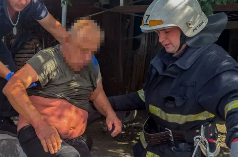 У Літині врятували чоловіка, який впав у 8-метрову криницю
