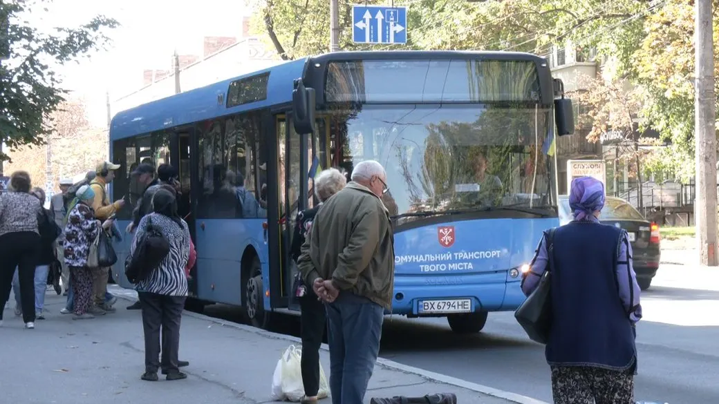 Хмельницький відмовляється від паперових проїзних: що зміниться для пасажирів