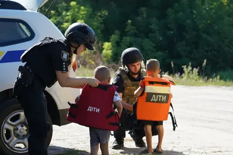 Донеччина розширює примусову евакуацію: що це означає для родин із дітьми