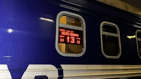 Укрзалізниця змінює рух поїздів через обстріли: що важливо знати пасажирам
