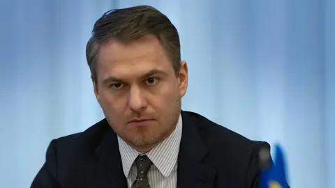Генпрокурор Кравченко виїхав за кордон і каже, що це відрядження: що відомо
