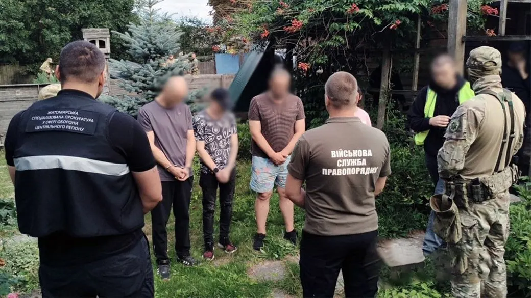 Нарколабораторія на Житомирщині: 20 кг психотропів та семеро підозрюваних