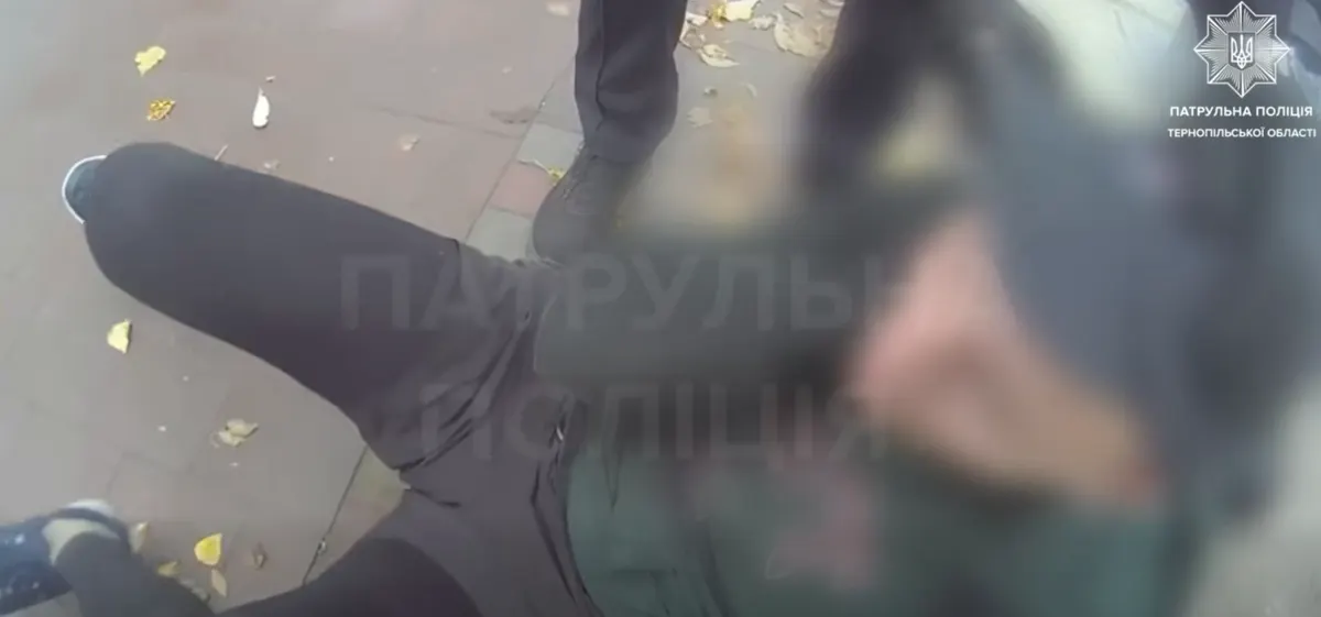 У Тернополі патрульні врятували велосипедиста, який знепритомнів на ходу