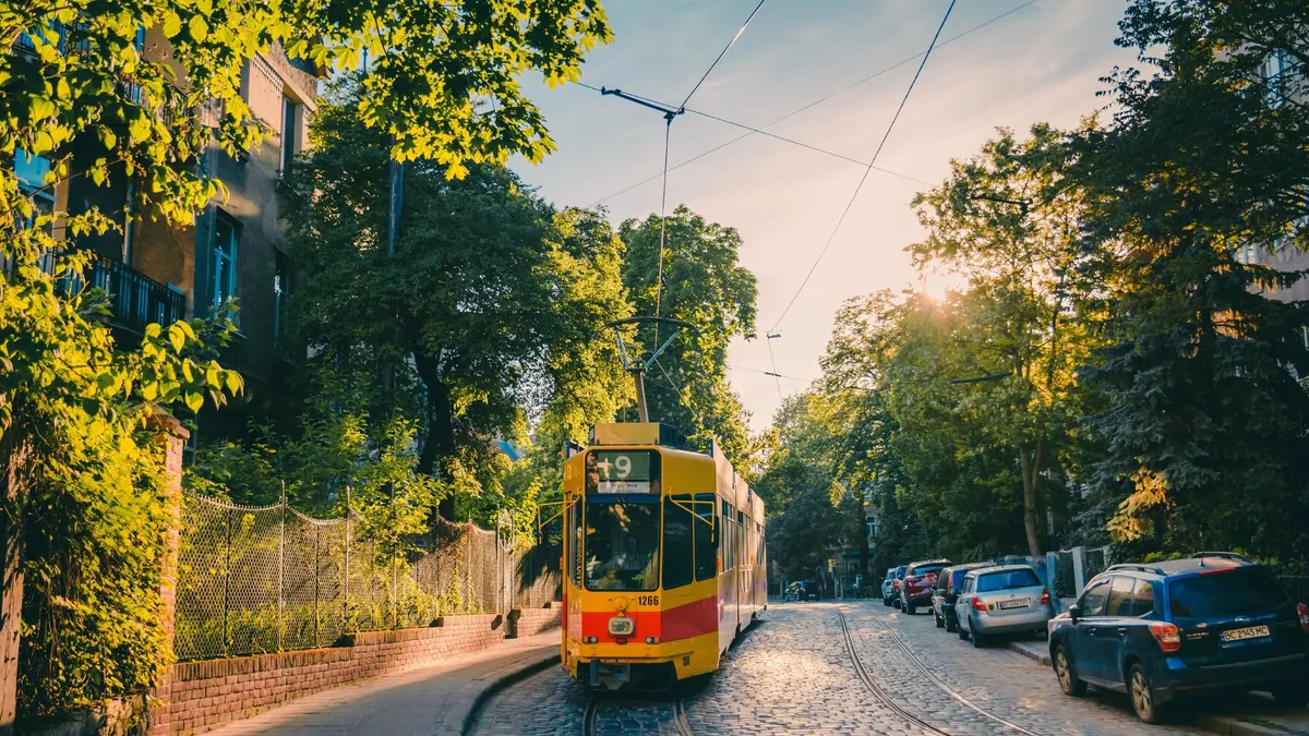 У Львові громадський транспорт отримав пріоритет на світлофорах: що це означає