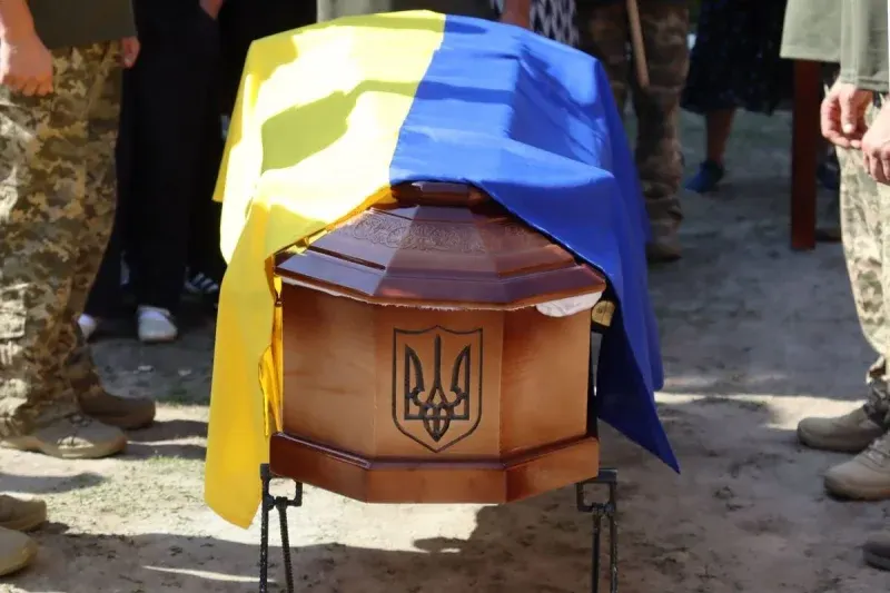 У Чернівцях попрощаються з Тарасом Гнатюком і Максимом Лосем