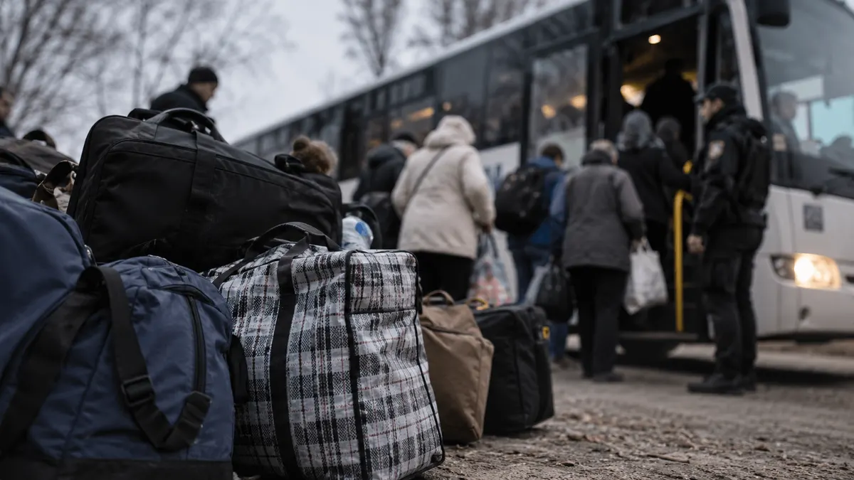 Евакуація з двох сіл Дніпропетровщини: що відомо та як діятимуть мешканці