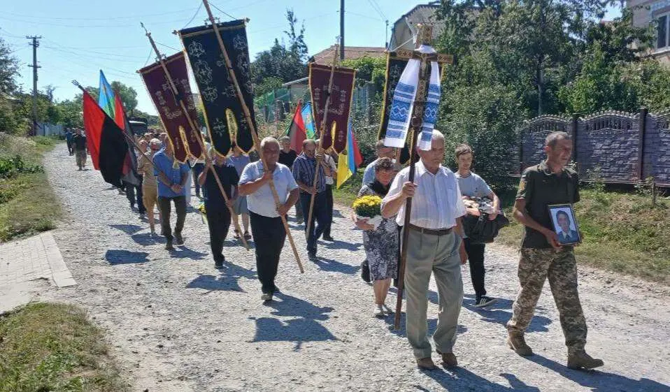 На Тернопільщині провели в останню путь 44-річного ветерана АТО