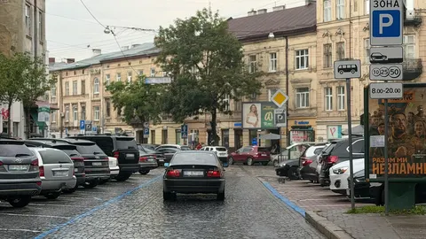 Нове платне паркування на 24 місця запрацювало біля ТЦ «Магнус» у Львові