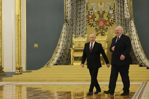 Паливна криза в РФ: рекордний імпорт із Білорусі через удари по НПЗ
