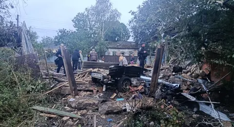 Понад 30 обстрілів за добу: на Сумщині загинув енергетик, поранено підлітка й жі