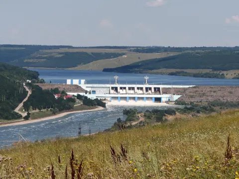 Дністровське водосховище на межі: ГЕС скоротила виробіток електроенергії