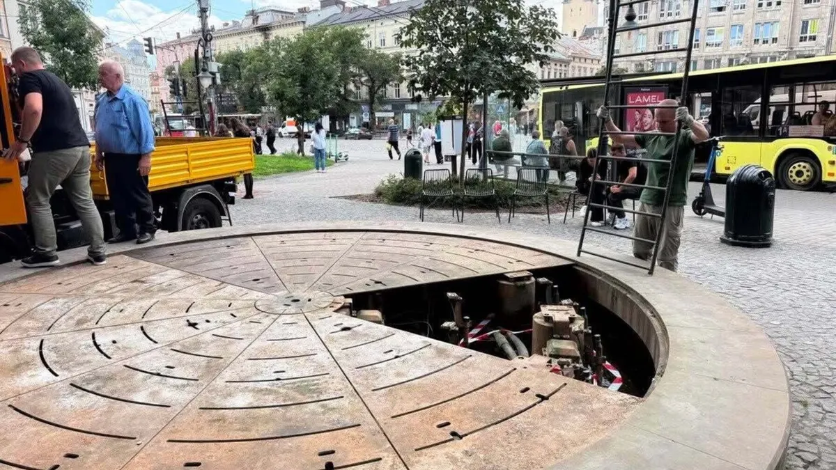 У центрі Львова тимчасово призупинили роботу фонтана "Да Вінчі"