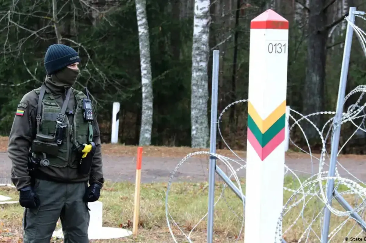 Литва будує оборонні рови на кордонах із Росією та Білоруссю