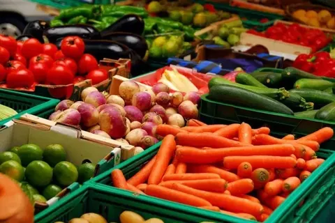 Чому овочі в Україні дорожчають: що відбувається з цінами на ринках