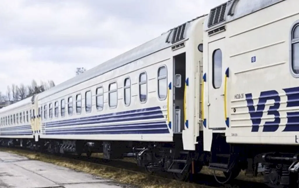 Російські атаки паралізували рух поїздів: затримки до 17 годин