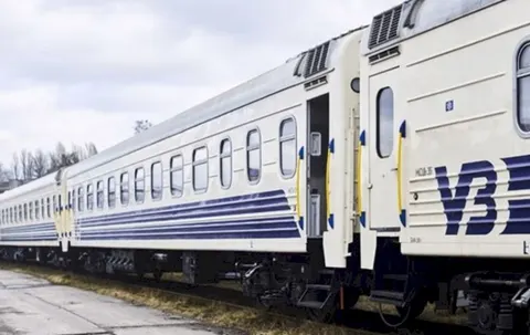 Російські атаки паралізували рух поїздів: затримки до 17 годин
