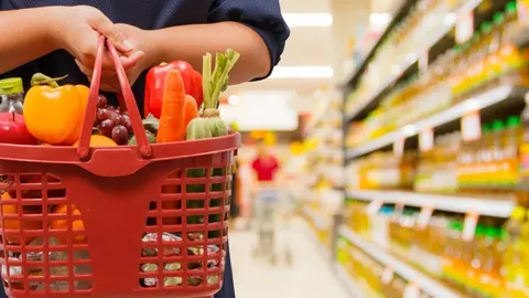 Атаки на склади: чи зникнуть продукти з полиць і що буде з цінами