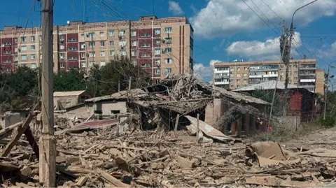 12 тисяч цивільних лишаються в зоні активних боїв на Донеччині