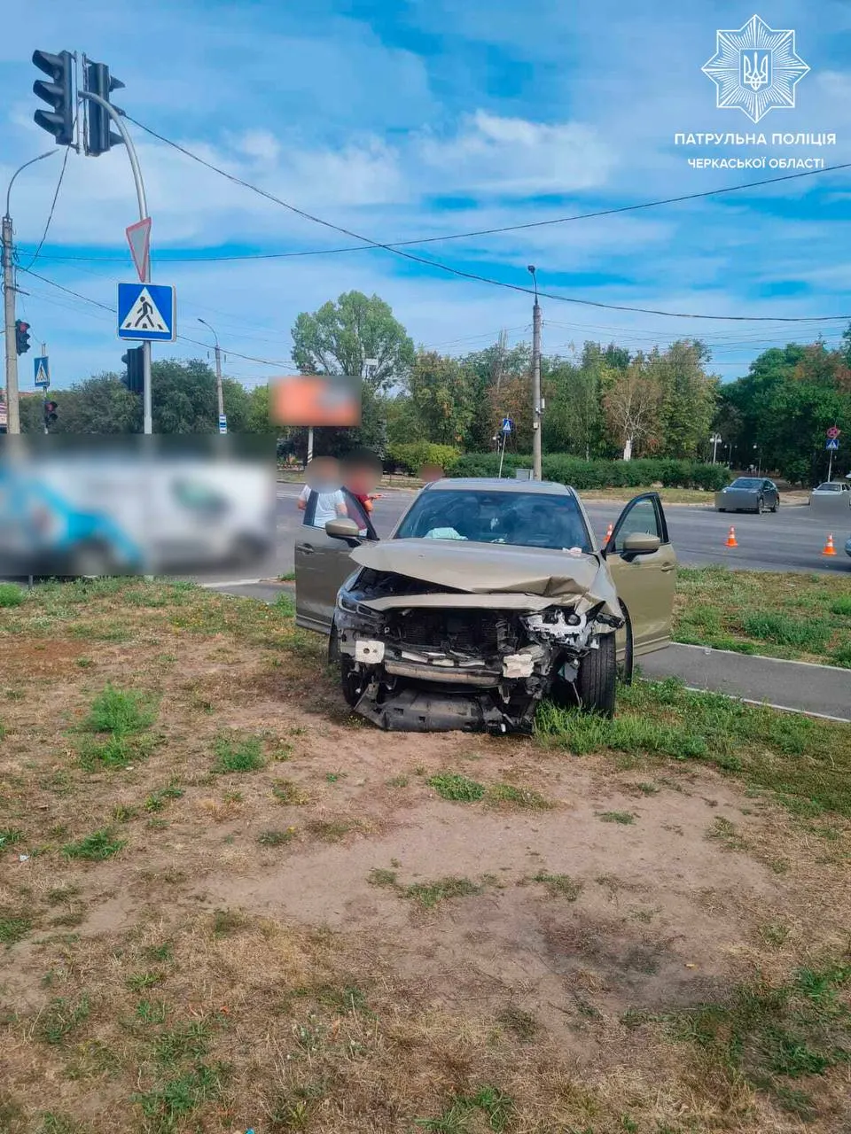 У Черкасах через червоне світло сталася ДТП: постраждали авто
