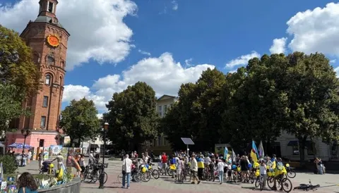 У Вінниці провели «Велопарад у вишиванках» на підтримку ЗСУ