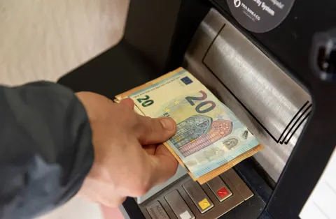 НБУ з 11 серпня суттєво послаблює валютні обмеження