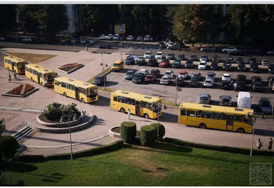 П'ять нових шкільних автобусів їдуть у громади Рівненщини