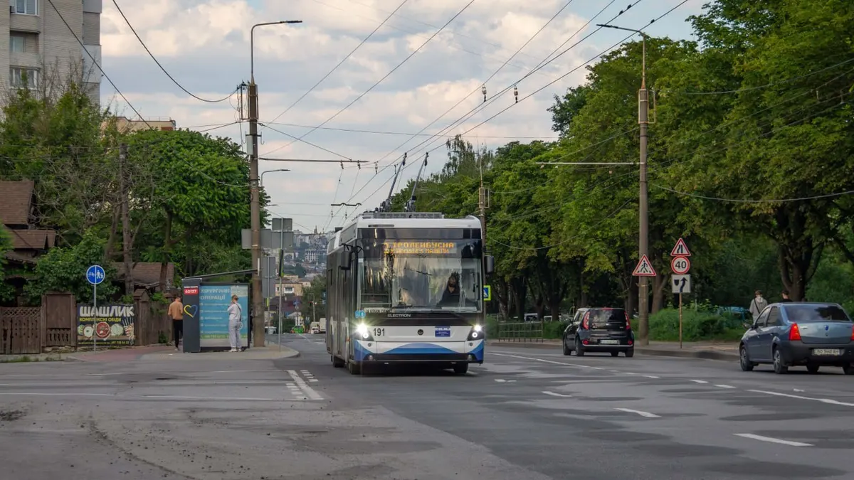 ДТП у Тернополі: як аварія на Слівенській змінила маршрути трьох тролейбусів
