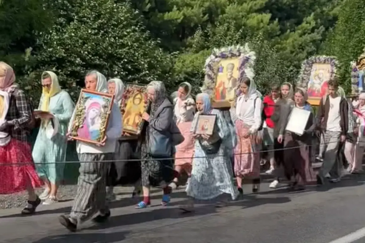Хресна хода до Почаївської лаври: віряни УПЦ МП долають 200 км