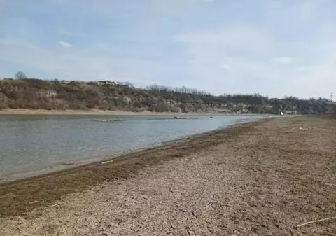 Дністер на історичному мінімумі: що загрожує водопостачанню