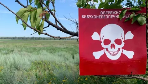 Україна презентувала в Баку систему розмінування на основі штучного інтелекту