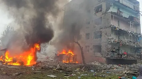 Авіаудар по Олександрівці: під завалами будинку можуть бути діти