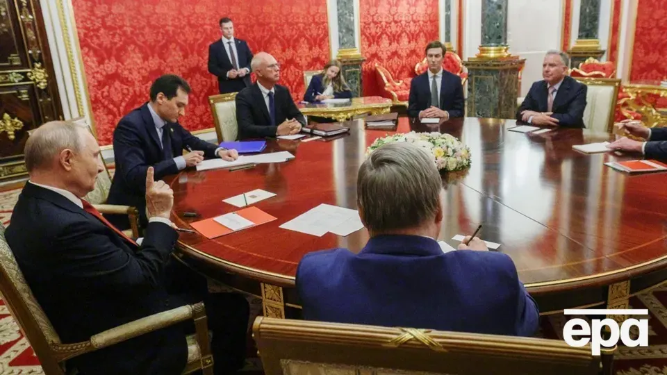 Тригодинна зустріч Путіна з емісарами Трампа: що відомо