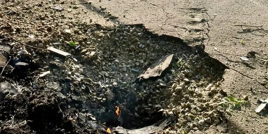 Удар по Дніпру: вирва на шкільному стадіоні, двоє поранених