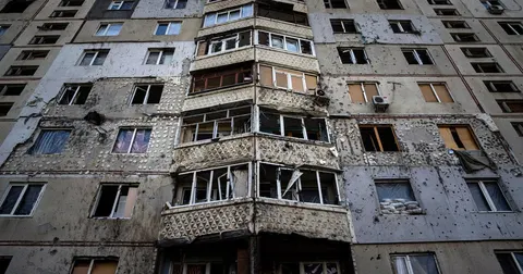 У Херсоні авіабомба зруйнувала половину багатоповерхівки: подробиці атаки