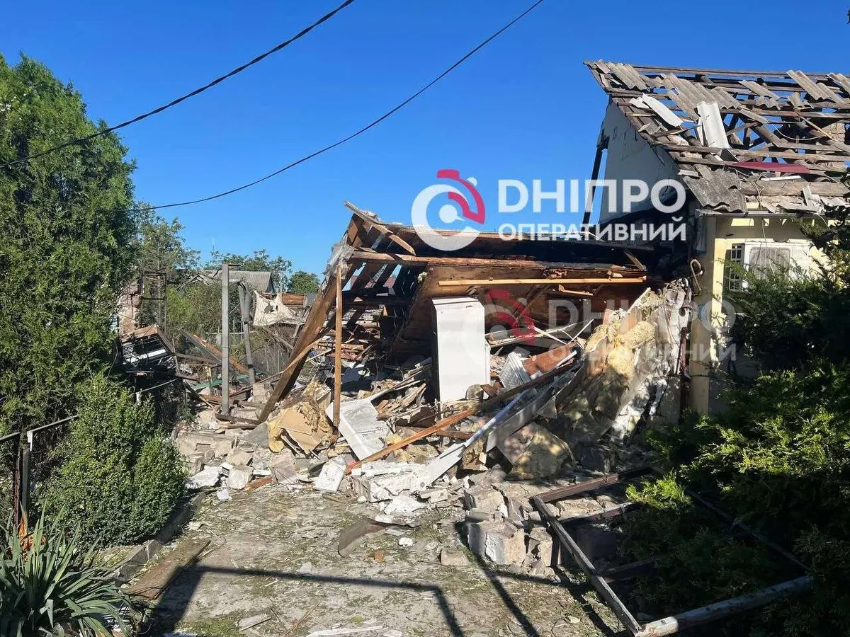 Наслідки атаки на Дніпро: пошкоджено понад 30 будинків, є постраждалі