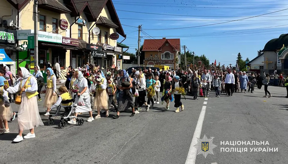 У Почаєві через ходу вірян тимчасово обмежили рух транспорту