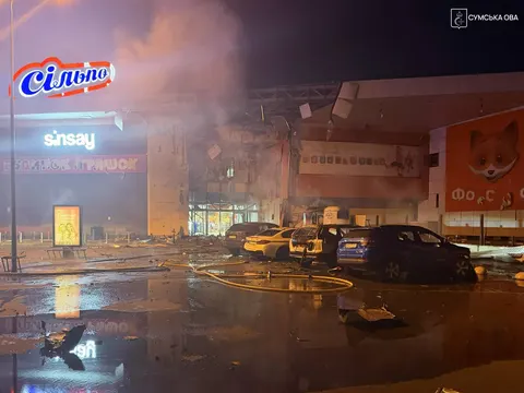 Удар по ТРЦ у Сумах: троє загиблих, 14 поранених