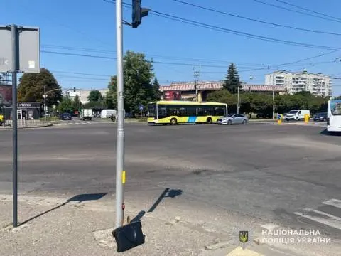 У Львові Ford Fusion збив пішохода: чоловіка госпіталізували