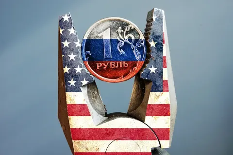 «Пекельні санкції» США: що закон змінює для Росії та України