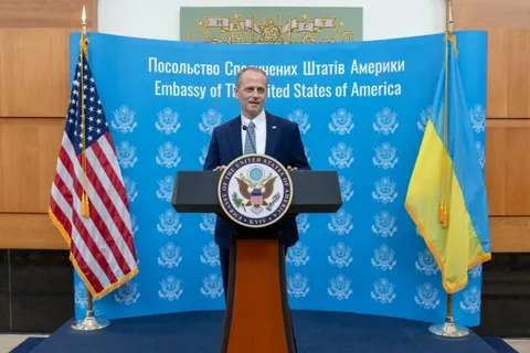Новий тимчасовий повірений США прибув до Києва: що це означає