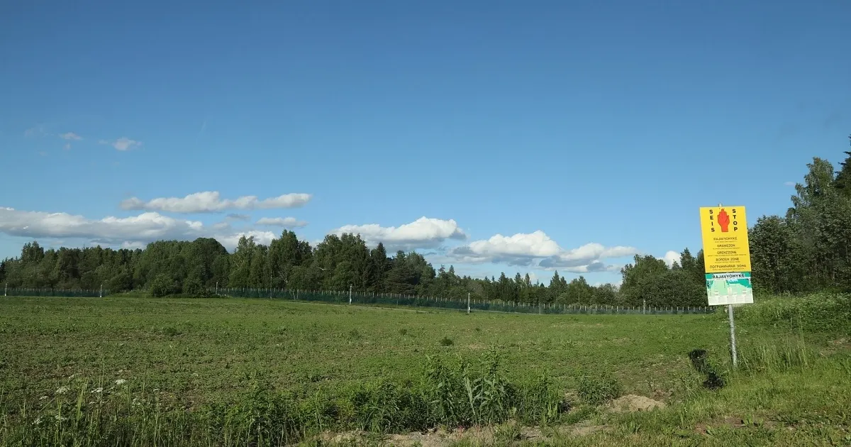 Фінляндія завершила будівництво 200-кілометрового паркану на кордоні з Росією