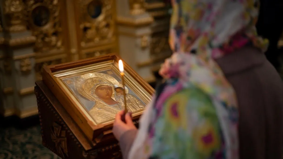 Селфі в храмі біля ікон: чи це гріх і де проходить межа