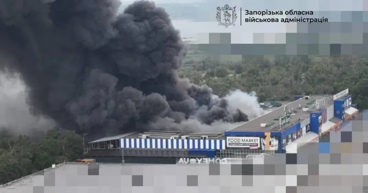 Удар по ТЦ у Запоріжжі: що відомо про атаку та наслідки