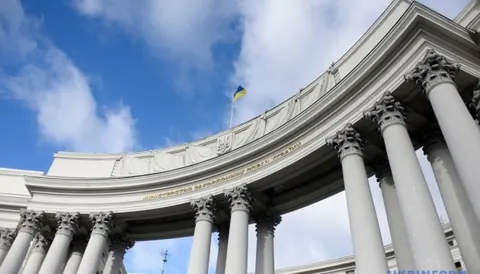 МЗС перевіряє зникнення українки та звʼязок з українцем у Непалі