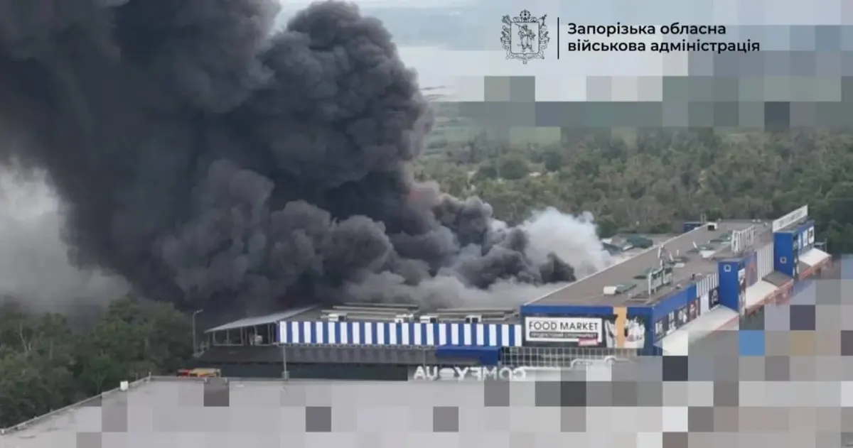 Росіяни знову вдарили по «Епіцентру» в Запоріжжі: є постраждалий