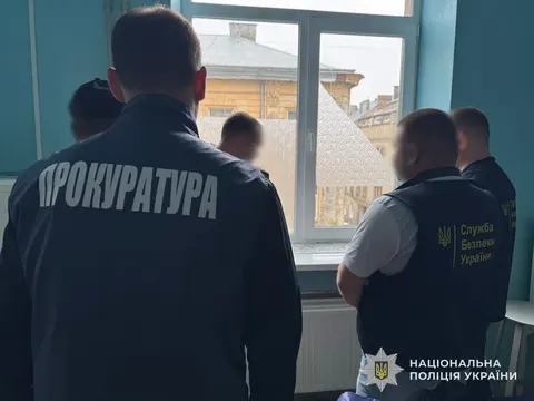 Лікар зі Львівщини постане перед судом за хабар у 9 тисяч доларів