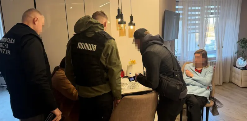 Хабар за зняття з розшуку: на Тернопільщині судитимуть посадовицю ДСНС