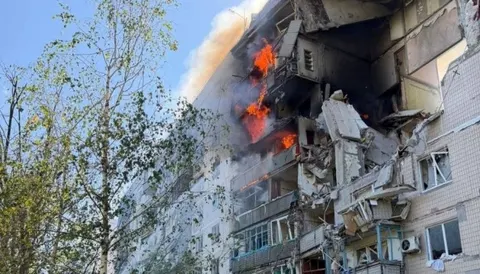 Удар по Слов’янську: пошкоджено дев’ятиповерхівку, дані про жертв уточнюють