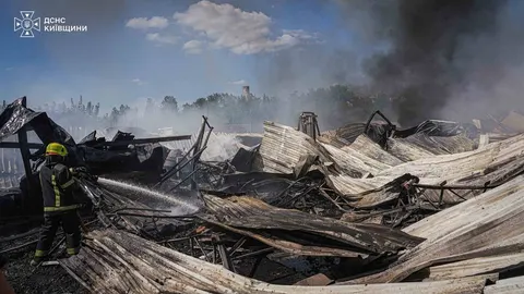 Пожежа на Бучанщині: в ангарі виявили тіло загиблого